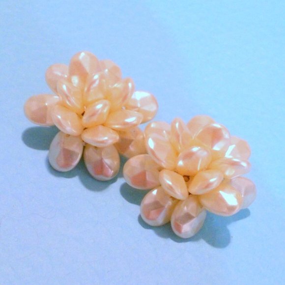 Vintage Faux Pearl Cluster Clip On Earrings - Picture 1 of 3